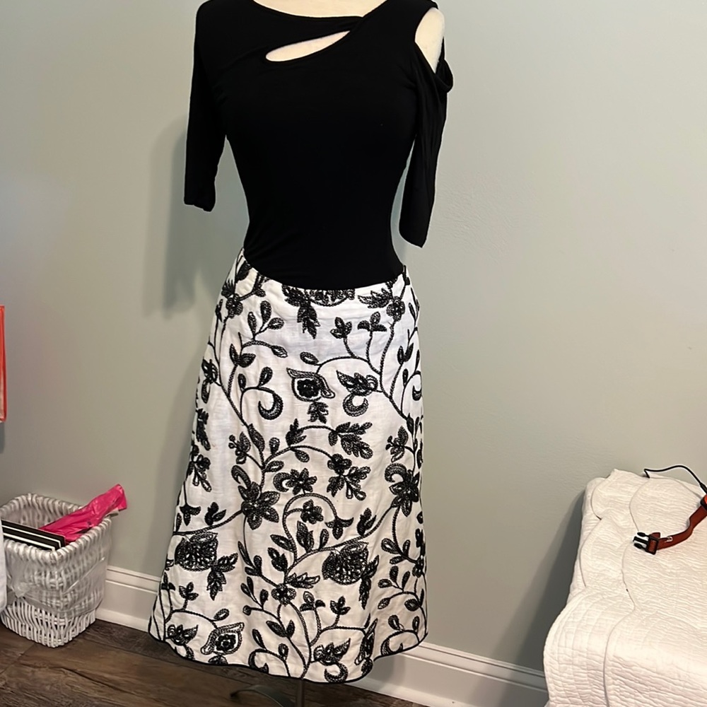 Principe size 6 linen embroidered skirt